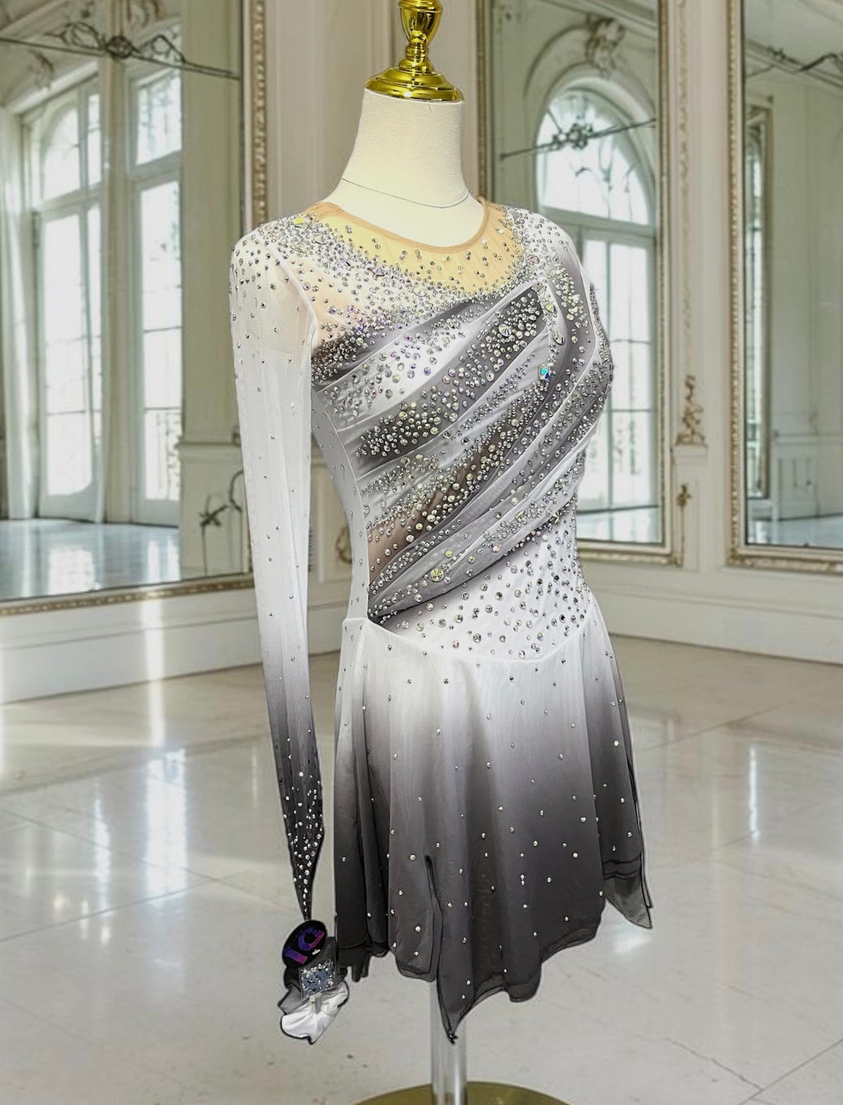 Adult Small White Gray freestyle dress