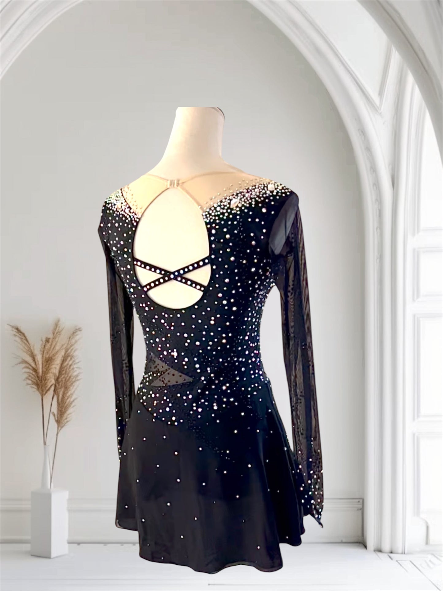 Adult Medium Black freestyle dress