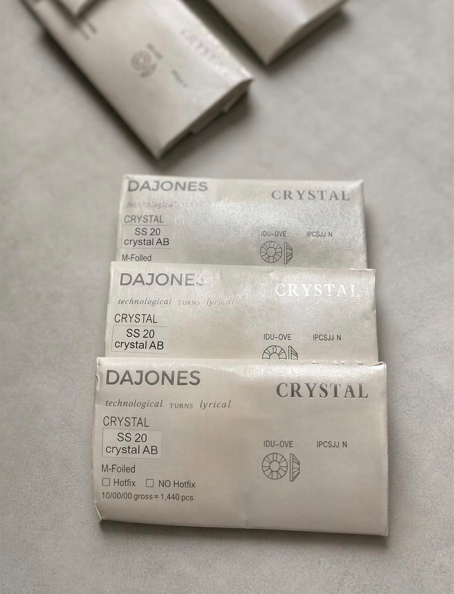 DAJONES 20ss Flat back Crystals