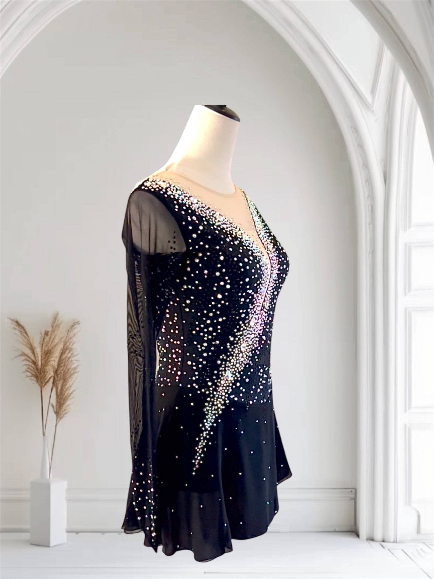 Adult Medium Black freestyle dress